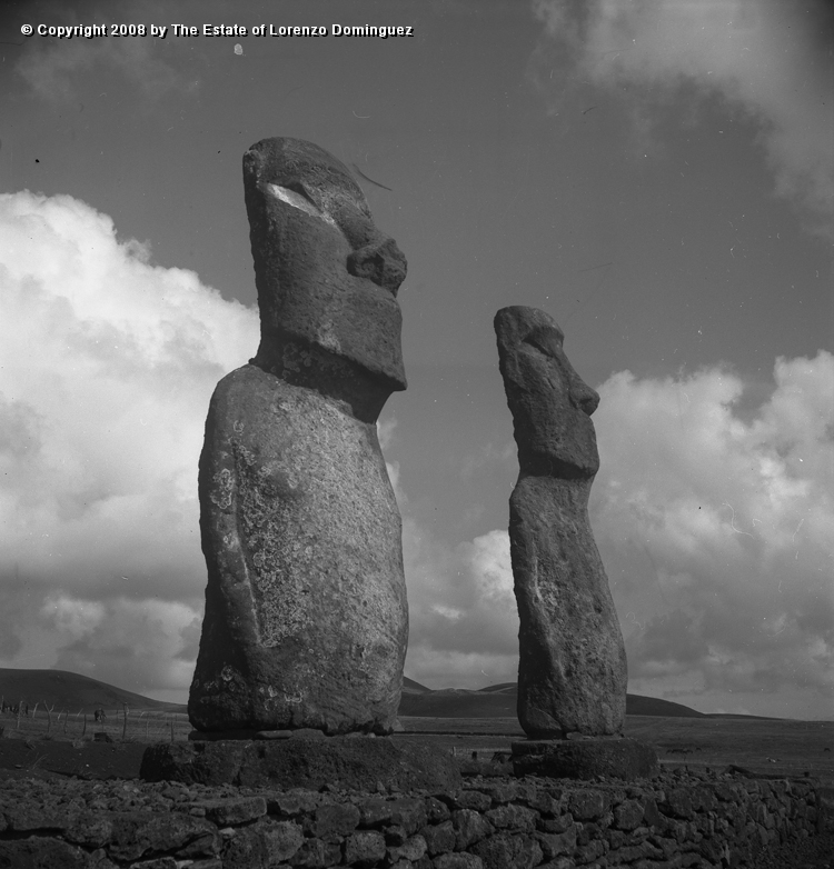 AKI_Detalle_06.jpg - Easter Island. 1960. Ahu Akivi. Detail of  the ahu restored by the Chilean-American archeological expedition lead by William Mulloy in 1960.