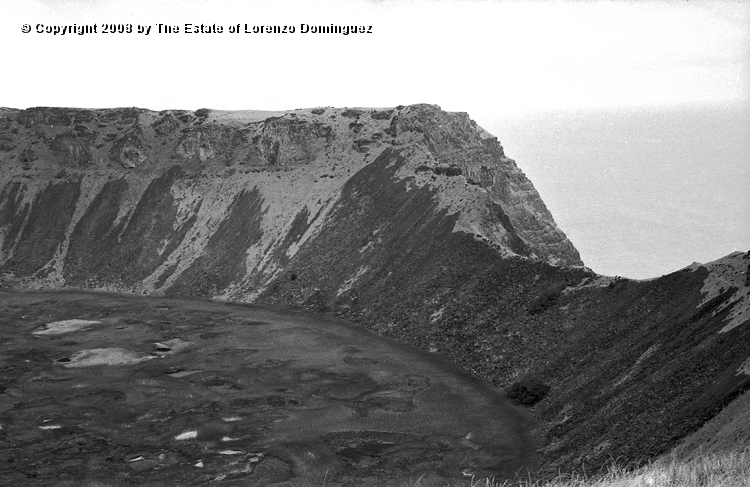 ORO_002.jpg - Easter Island. 1960. Orongo. The lagoon in the Rano-Kao.
